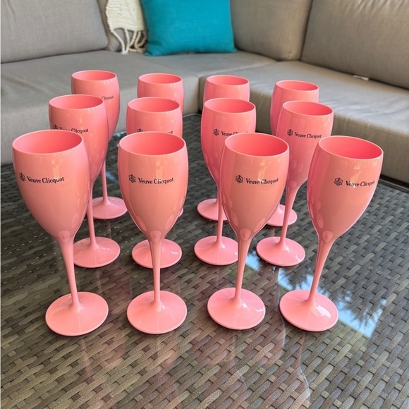 Veuve Clicquot Other - *NEW* Veuve Clicquot Set of 12 Pink Flutes